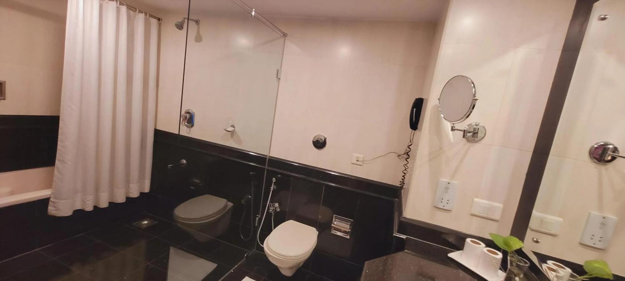 Ashoka Inn Thrissur Bagian luar foto