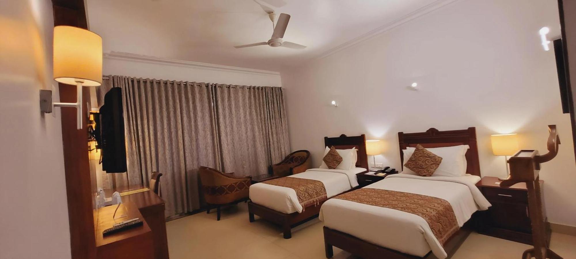 Ashoka Inn Thrissur Bagian luar foto