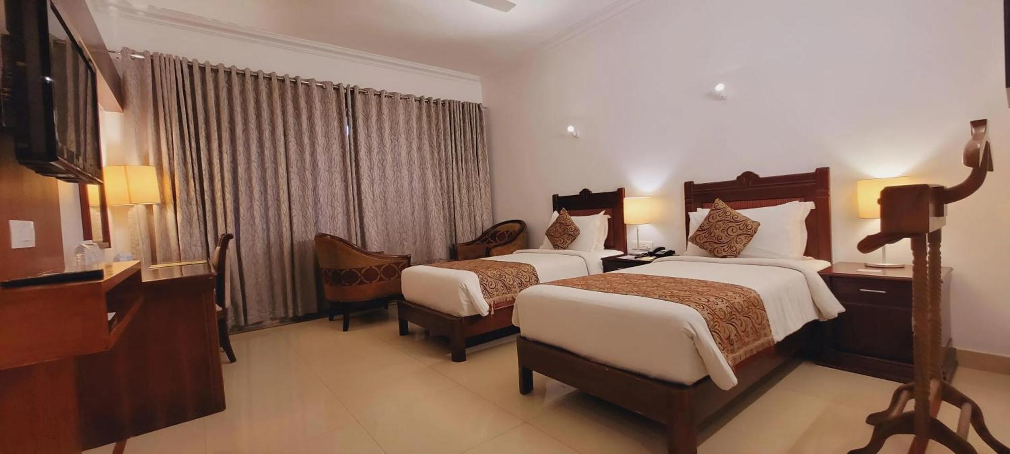Ashoka Inn Thrissur Bagian luar foto