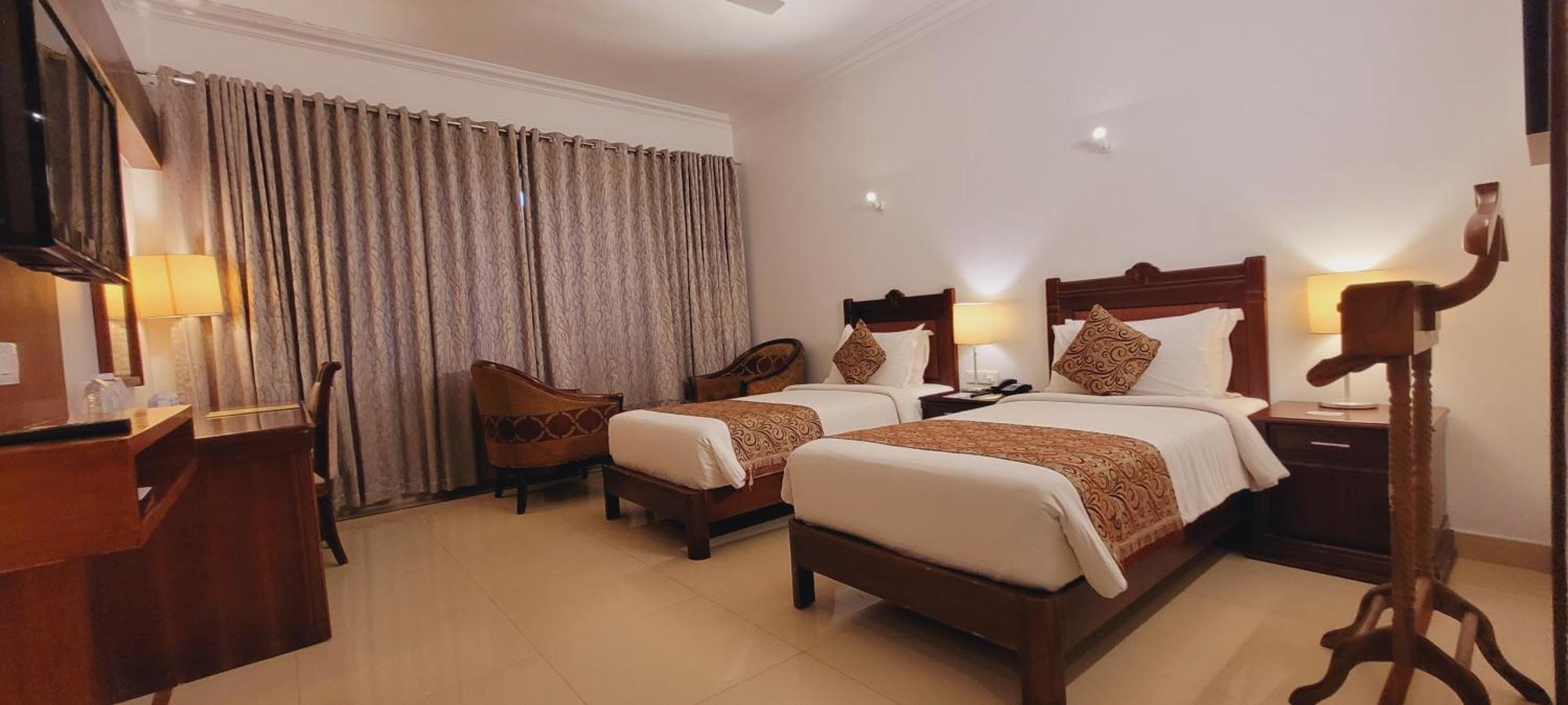 Ashoka Inn Thrissur Bagian luar foto