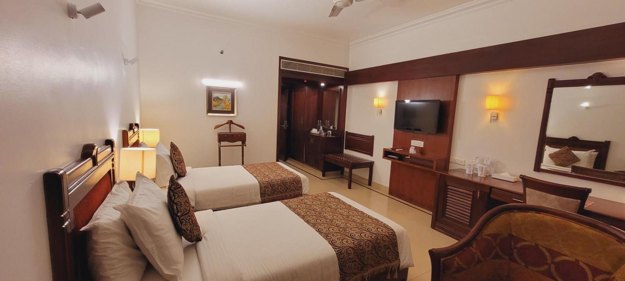 Ashoka Inn Thrissur Bagian luar foto
